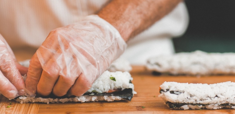 restaurant kitchen workers wear gloves